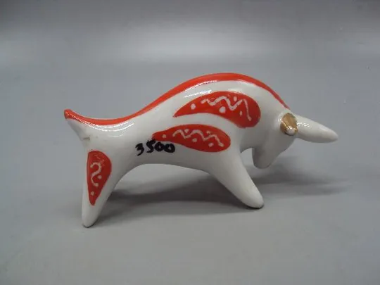 Фигура фарфор статуэтка миниатюра Киев бык бычок высота 5 см, длина 11 см №13759 Продаж