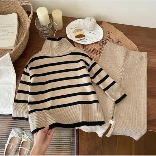 Стильний костюмчик для дівчинки в'язаний Ціна