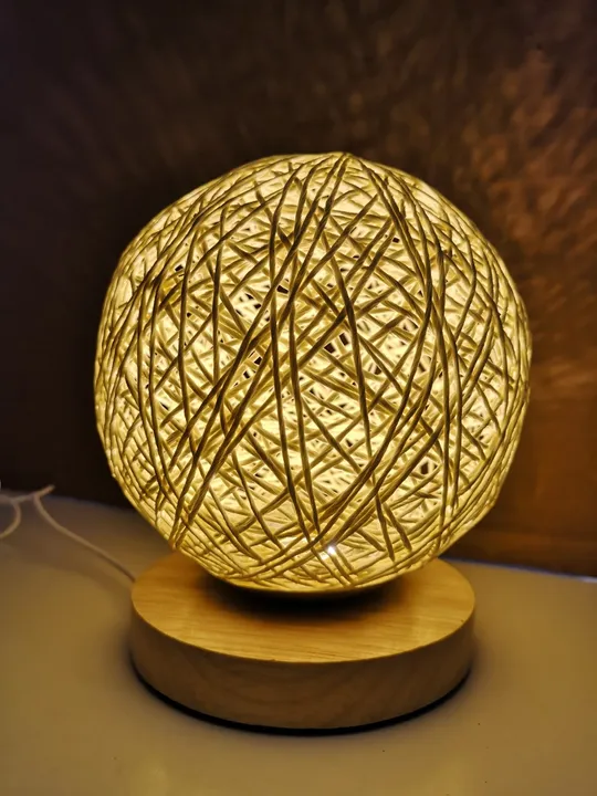 Місячна лампа Світлодіодна настільна лампа з місяцем Дерев’яна настільна куля Світло з лляною кулькою з регулюванням яскравості Абажур з ротанга Спальня Приліжкова нічниця Домашній декор (17) З аукціону