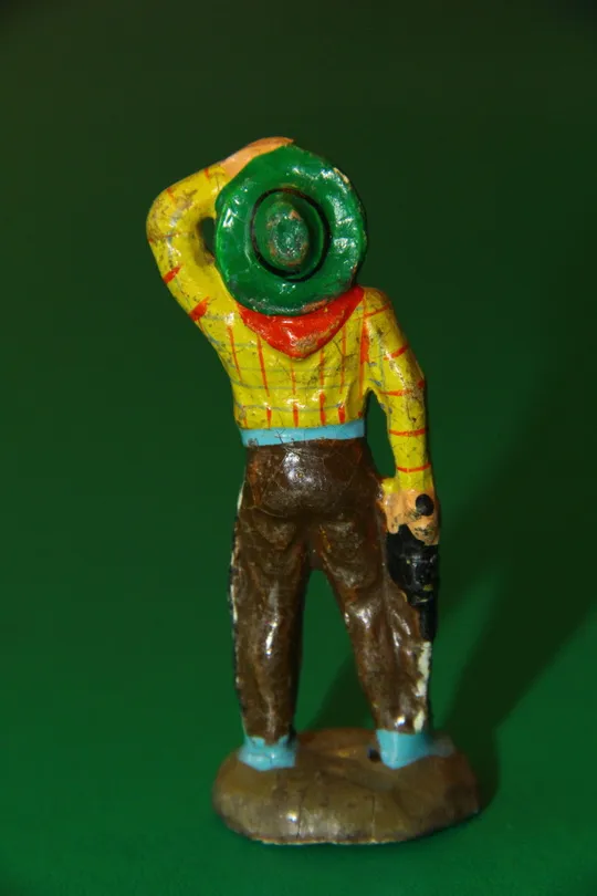 Купити ковбой з револьвером 70-75мм ГДР (масса-композит) Еміль Байєр