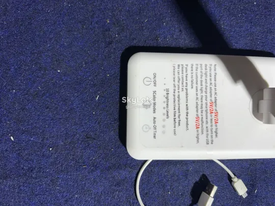 складна настільна лампа.працює з юесбі.має вихід юесбі для підєднання скажімо зарядки.батарейок не місить.кілька режимів свічіння\таймер Продаж