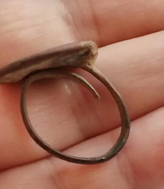 Редкое средневековое кольцо-печатка с загадочными символами — изменяемого размера  kr654 З аукціону