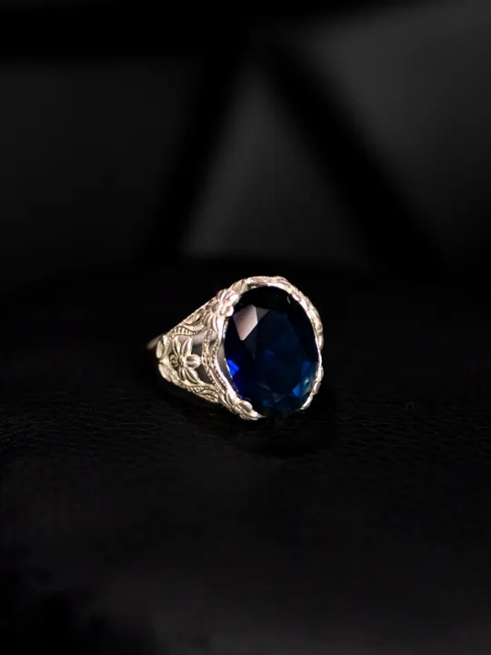 Каблучка з срібла 925 проби зі вставкою з л.сапфіром Ціна