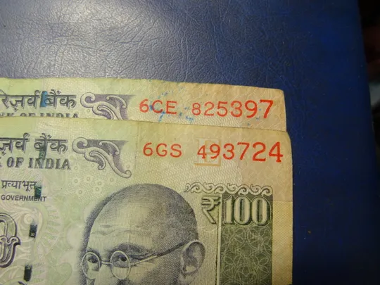 100 рупій Індія 2016 (два різновиди) З аукціону