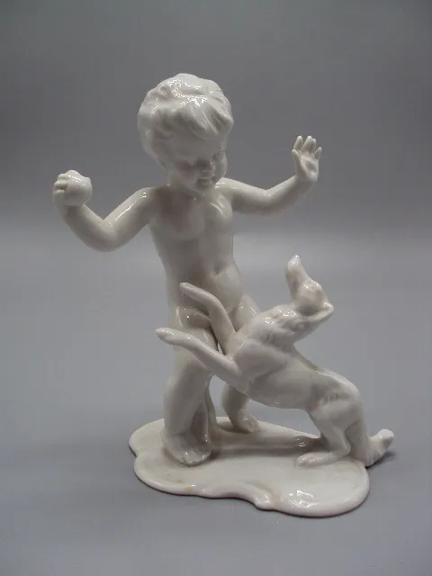 Фигура фарфор Wallendorf Германия Валлендорф ребенок мальчик играет с собакой собачкой 16 см №15464 Ціна