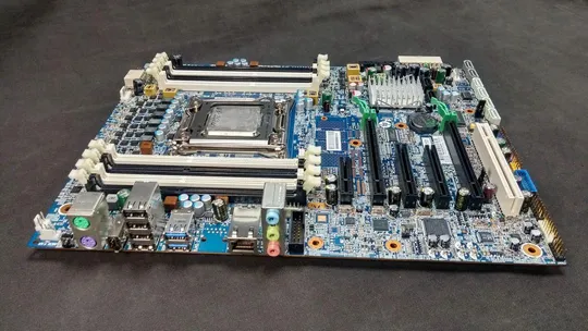 серверный комплект HP Z420 + 6ядер/12потоков Intel Xeon E5-2680 2.7MHz + 8Gb DDR3 + видеокарта Де купити
