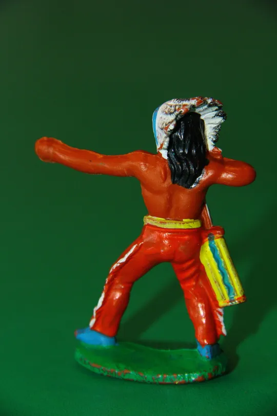 Купити індіанець НДР 032 ВЕДМІДЬ ЩО Б`Є Еміль Байєр