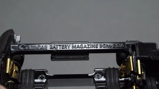 Батарейный блок магазин Canon Battery magazine BGM-E13A для батарейных блоков Canon 5DII BG-E6, BG-E Вживане Продаж
