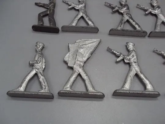 Детские игрушки фигурки солдатики оловянные моряки матросы знаменосец металл ссср лот 12 шт №15372 Інтернет-аукціон