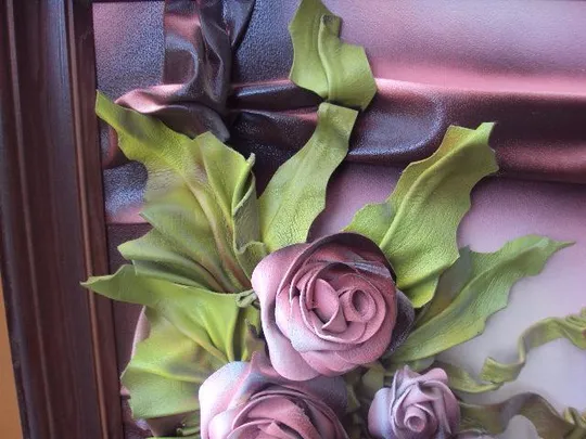 Картина из кожи Цветы розы кожа в раме 51 х 86,5 см, без рамы 40,5 х 55,5 см №3226 З аукціону