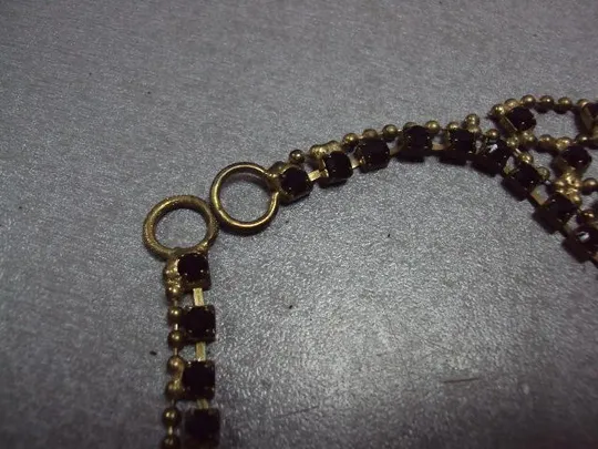 Бижутерия колье-пластрон ожерелье с черными вставками размер 5,5 х 16,2 (32,4) см №13471 З аукціону