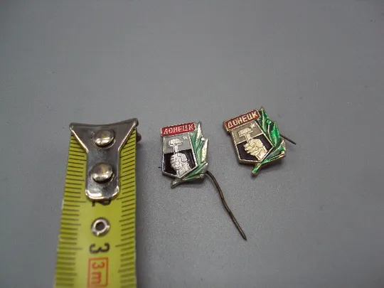 Знак герб Донецк рука с молотком игла лот 2 шт №16596 Ціна