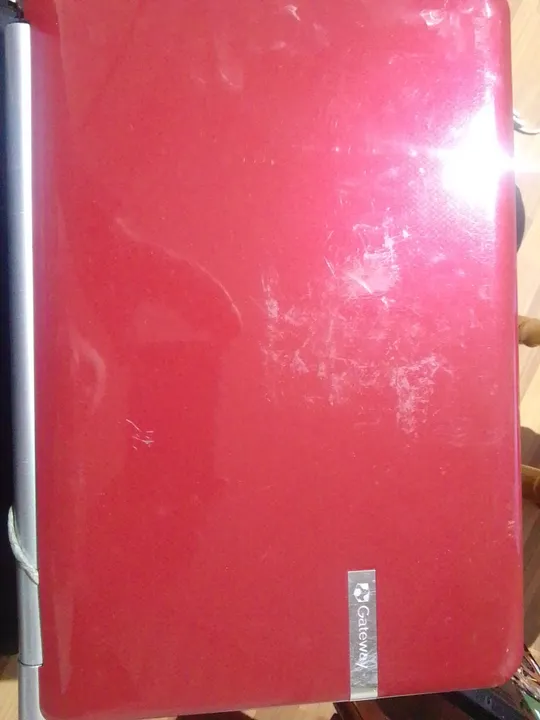 ноутбук gatevay ms2285 стан на фото.не включається. куплений на аукціоні з европи. З аукціону