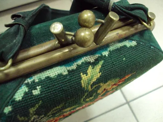 Женская вышитая сумка ридикюль винтаж гобелен вышивка цветы молния 808 размеры 15 х 17 см №10928 З аукціону