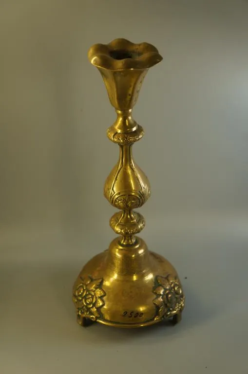 Подсвечник цветы розы Генневерг Варшава Br : HENNEBERG w WARSZAWI латунь высота 28,5 см (№780) Ціна