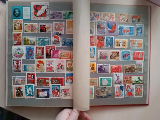 Великий колекційний альбом з марками СРСР і не тільки в Україні