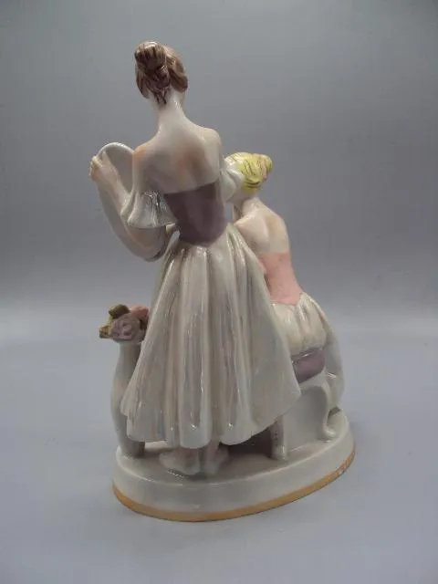 Фигура фарфор статуэтка Киев балерины с зеркалом балет девушки перед выступлением 28,8 см №14564 Продаж