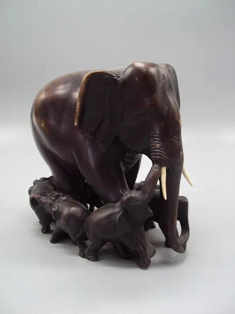 Фигура пластик слон слоны слониха и слонята высота 15,2 см тяжелые 1,7 кг №10544 Ціна