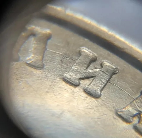 (4789) 1 гривня 2012 розколи у слові "ВЕЛИКИЙ" на реверсі + зминання (1 гривна 2012 брак) Продаж