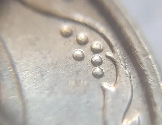 (5587) 10 копійок 2009 викрошки на реверсі (10 копеек 2009 брак) Де купити