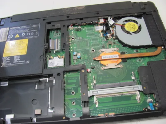 4126 MEDION AKOYA E6412T Pentium 3558U  НІМЕЧЧИНА Недорого