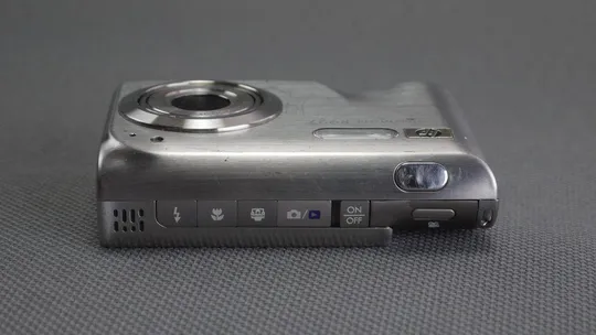 Купити Металлический цифровой фотоаппарат HP Photosmart R927 8.2Mpix 7,5-22,5mm zoom lens Вживане