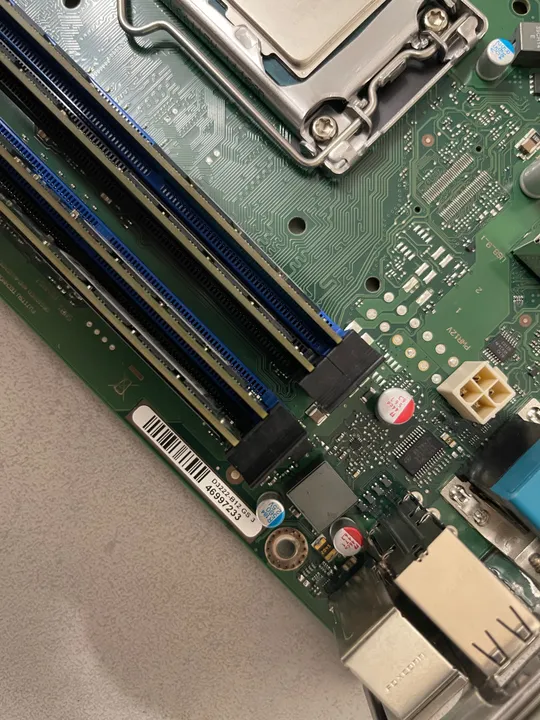 Материнська плата Fujitsu D3222-B12 GS3, процесор Intel Core i3-4160, 3.60 GHz  2 ядра 4 потоки, 16GB RAM DDR3 Де купити