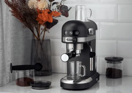 Кофеварка рожковая Ardesto YCM-E1502 1350 Вт черная З аукціону
