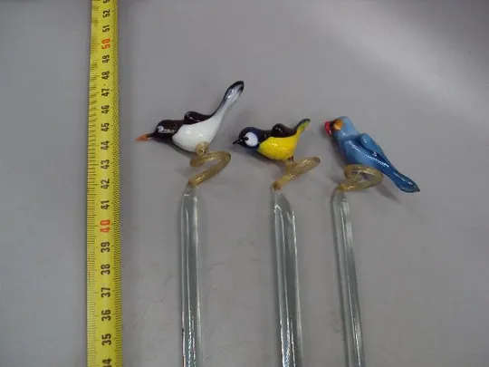 Интерьерные птички попугай, синичка и сорока на палочках стекло в вазу лот 3 шт 47 см и 45 см №13996 З аукціону