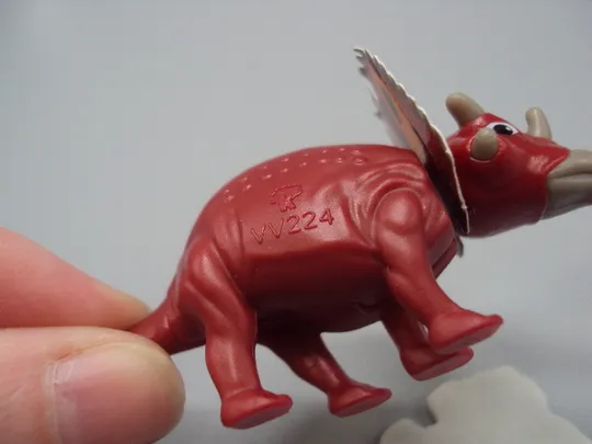 Фигурка киндер сюрприз VV224 Ferrero животные Трицератопс динозавр №18612л Інструкція