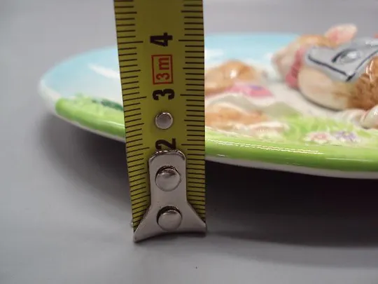 Купити Настенная тарелка объемная керамика Китай Тайвань зайчики поцелуй зайцы размер 2 х 20,4 см №13631