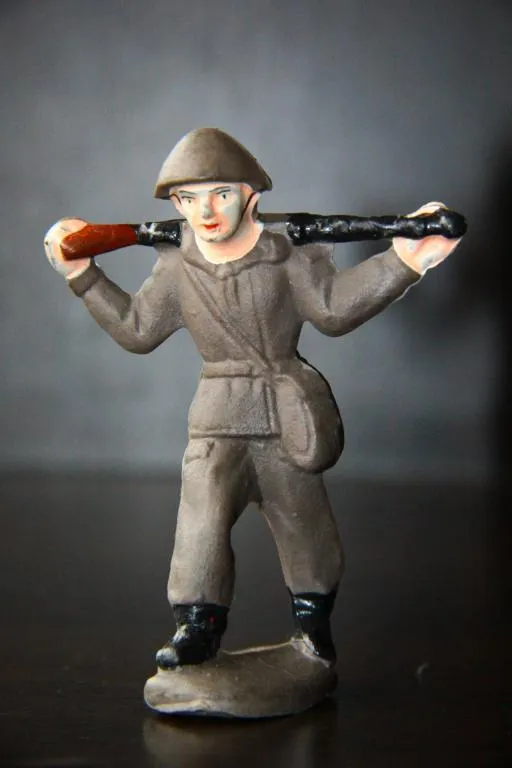 солдат ГДР 70-75мм резина Ціна