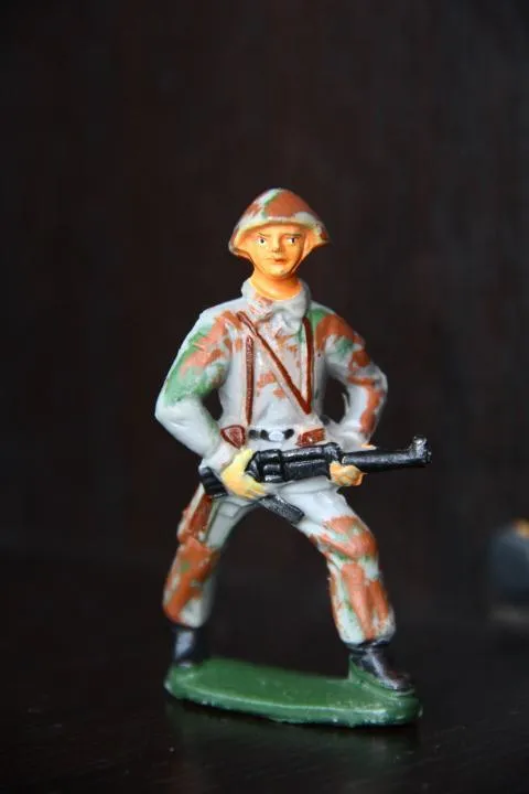 солдат десантник армии ГДР 70 - 75мм резина Ціна