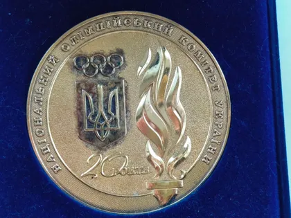 фото, Ювілейна настільна медаль в рідному футлярі . Національний олімпійський комітет 20 років