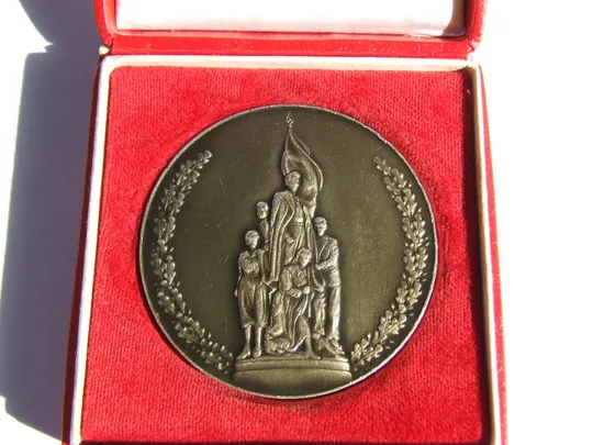 медаль ТО  на Полянский В. нагр.г1976 г.  и много  другого З аукціону