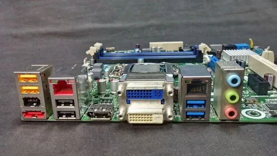 Купити материнская плата Intel DQ77MK Socket 1155 + Intel Core i3-2120 3.30GHz/3MB/5GT/s