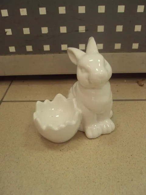 Фигура фарфор Европа статуэтка зайчик Пасха заяц и шкарлупа подставка под яйцо высота 12 см №15030 Недорого