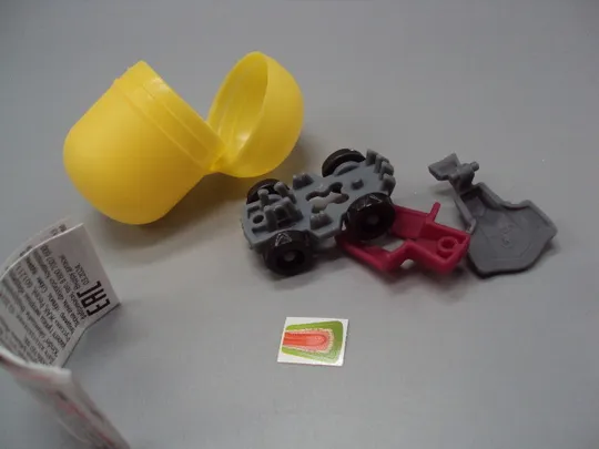 Фигурка киндер сюрприз VQ064 Ferrero машинка монстр-трак с языком Monster Truck №18595л Продаж