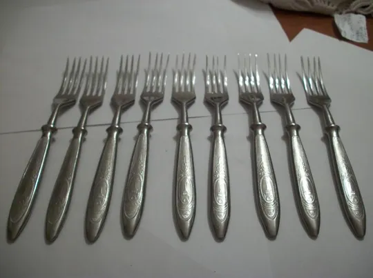 Купити Вилка СССР 1960-70-х . Абсолютно Новые . Широкие .Узкие . Длина 21, 19, 18-см.  Всего 21-штук.