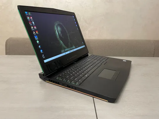 Ігровий ноутбук Dell Alienware 17 R4, 17,3&quot; FHD IPS, i7-7700HQ, 16GB, 512GB SSD+1TB, nVidia GeForce GTX 1070 8GB. Гарантія З аукціону