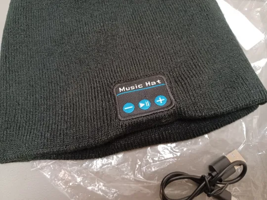 9645 Шапка з навушниками з Bluetooth 3.0 гарнітурою Music Hat Стан Нового НІМЕЧЧИНА З аукціону