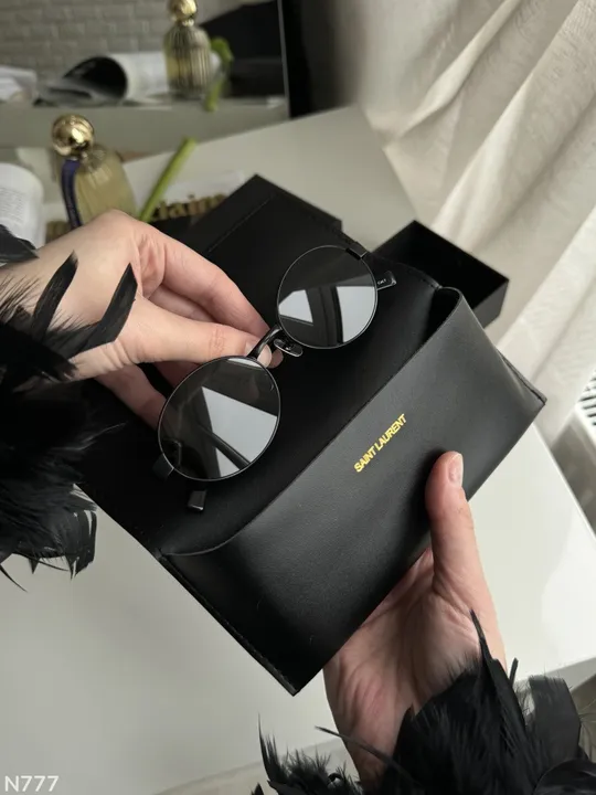 Купити Сонцезахисні окуляри Saint Laurent SL 692 003 Black/Black M (EW0202)