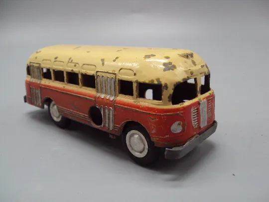 Модель машинка бус ЗИС-155 или ЗИС-154 автобус транспорт 50-е года заводная металл 4,5х12 см №15601 Ціна