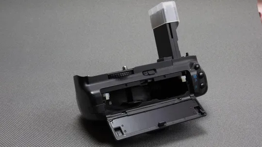 Батарейный блок бустер Zeikos ZE-CBG7D Power Battery Pack for Canon 7D Де купити