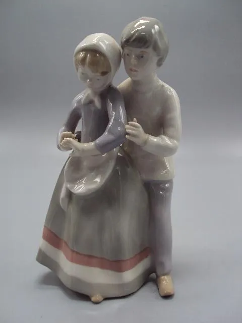 Фигура фарфор статуэтка Германия колечко парень с девушкой парочка высота 16 см №13694 Ціна