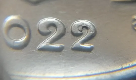 (5584) 10 копійок 2022 різновид викрошки у третій цифрі "2" слова "2022" на аверсі (10 копеек 2022 брак) Де купити