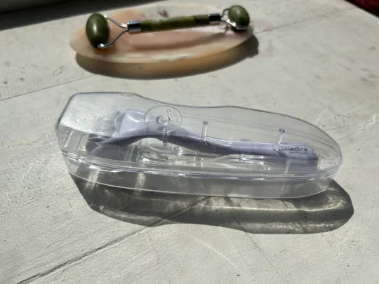 Дермароллер Cosmedica Skincare з титановими мікроголками 0.25 мм — для омолодження та догляду за шкірою Ціна