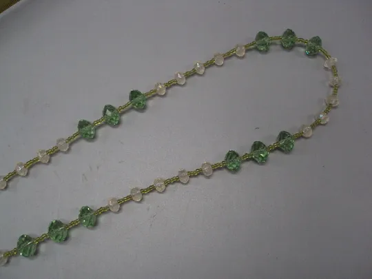 Бижутерия бусы в один ряд чешское стекло бело-зеленые бусины, бисер длина 174,8 см №15861 в Україні