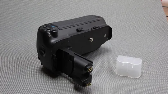 Купити Батарейный блок бустер Zeikos ZE-CBG7D Power Battery Pack for Canon 7D