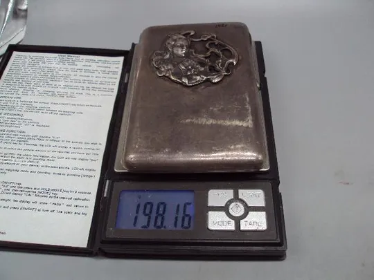 Портсигар барельеф девушка и цветы серебро 84 проба голова АИ вес 198,16 г размер 12,3х7,8 см №14333 З аукціону